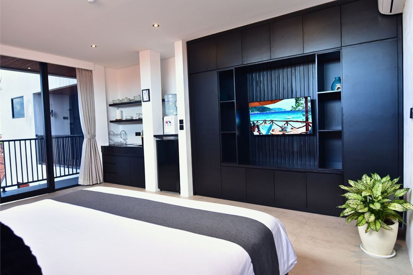 Suite 202 photo 3
